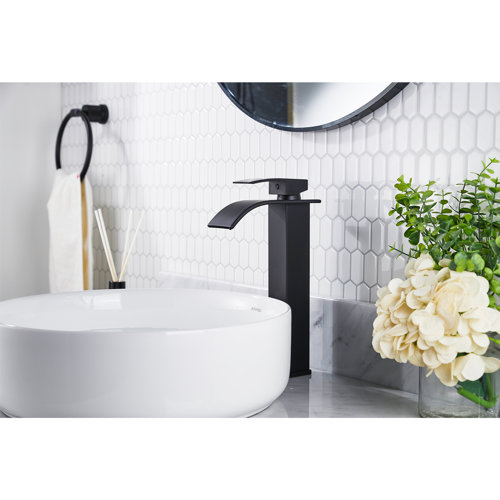 Single-handle Bathroom Faucet with Drain Assembly